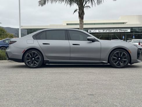Used 2023 BMW i7 xDrive60 AWD/4WD image 2