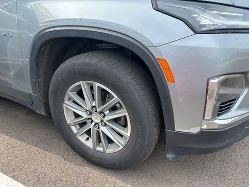 Used 2023 Chevrolet Traverse LT FWD image 4
