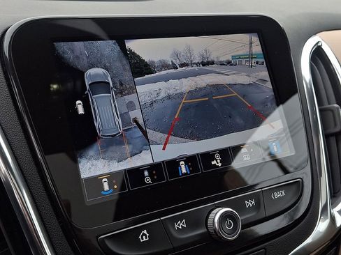 Used 2023 Chevrolet Equinox Premier image 18