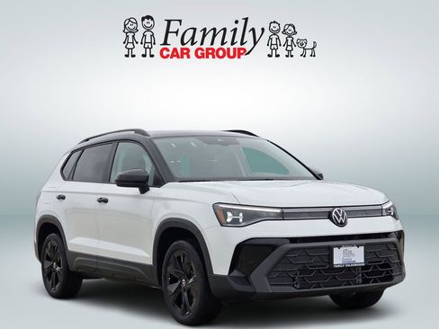 New 2026 Volkswagen Taos SE FWD image 2