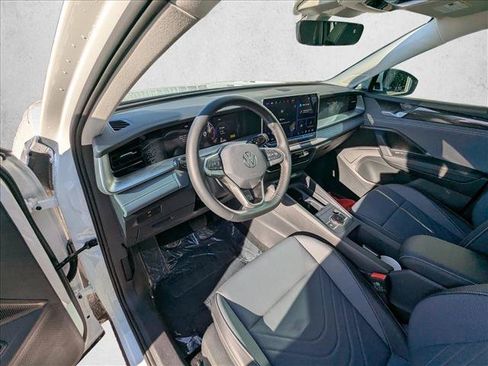 New 2026 Volkswagen Tiguan SE FWD image 13