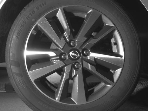 Used 2025 Nissan Versa SV FWD image 15