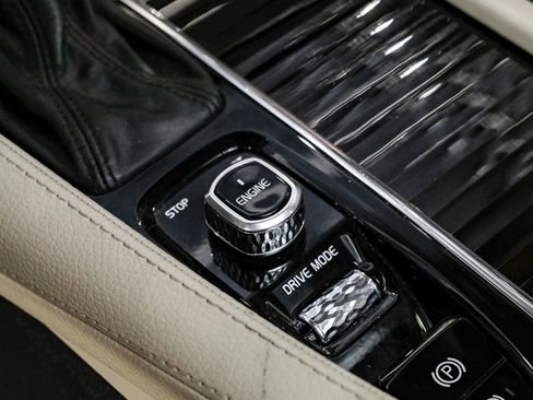 Used 2017 Volvo XC90 T6 Momentum w/ Convenience Package AWD/4WD image 21