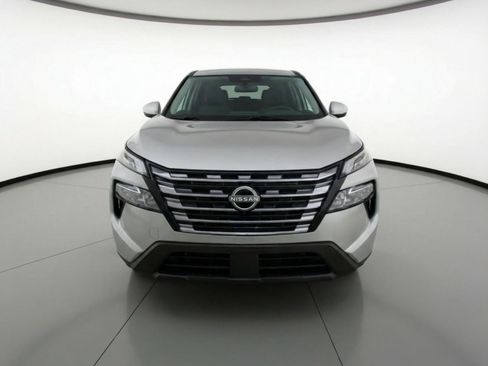 Used 2025 Nissan Rogue SV image 2