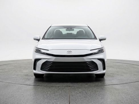 Used 2025 Toyota Camry LE image 2