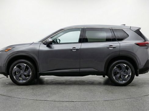 Used 2025 Nissan Rogue SV image 5