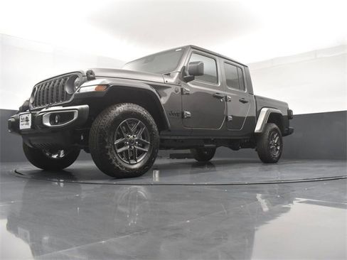 New 2025 Jeep Gladiator Sport image 21
