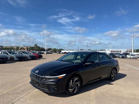 Used 2024 Hyundai Elantra SEL w/ Convenience Package FWD image 8