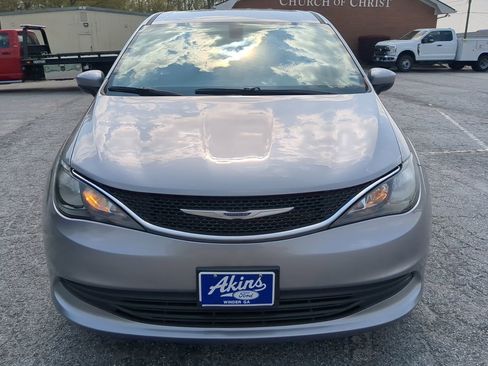 Certified 2020 Chrysler Voyager LX FWD image 7