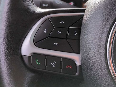 Used 2018 Jeep Renegade Latitude w/ UConnect 8.4 Nav Group image 25