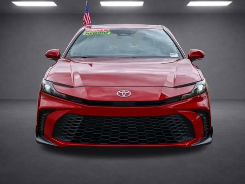 Used 2025 Toyota Camry SE FWD image 9