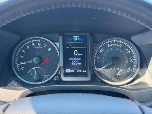 Used 2022 Toyota Tacoma TRD Off-Road AWD/4WD image 26
