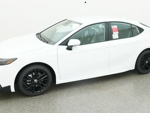 New 2026 Toyota Camry SE FWD image 5