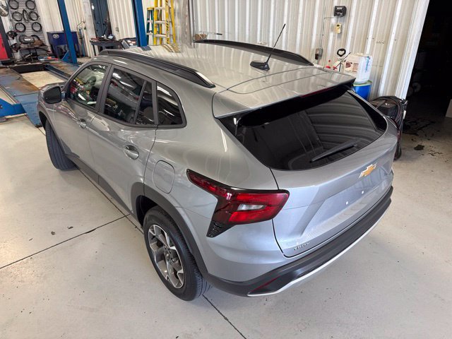 Used 2025 Chevrolet Trax LT FWD image 8