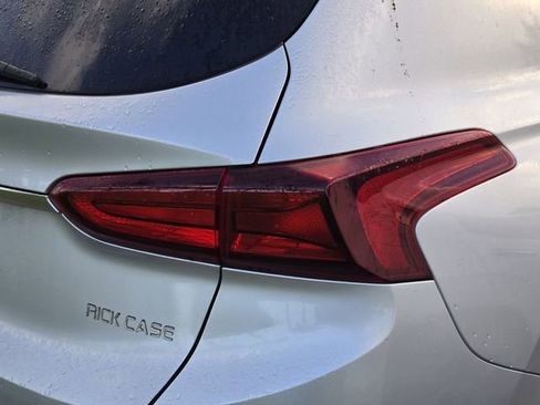 Used 2019 Hyundai Santa Fe SE image 9