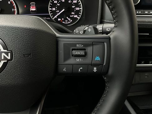 Used 2025 Nissan Rogue SV image 34