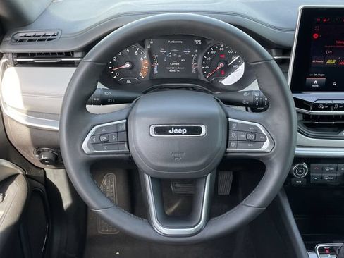 Used 2025 Jeep Compass Limited AWD/4WD image 13