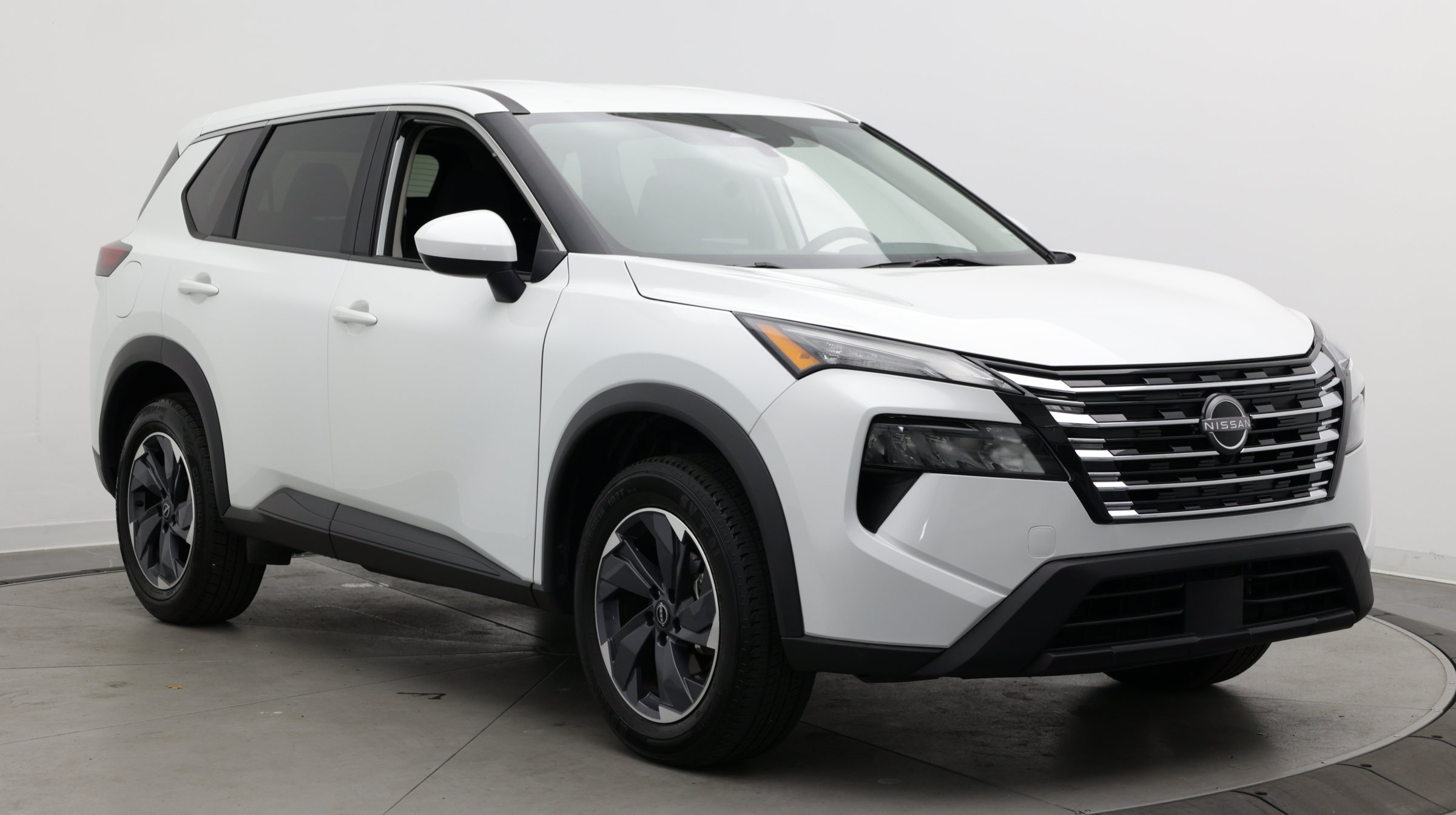 Used 2024 Nissan Rogue SV FWD image 3