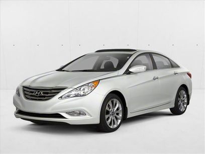 Used 2013 Hyundai Sonata SE w/ Navigation & Sunroof Pkg