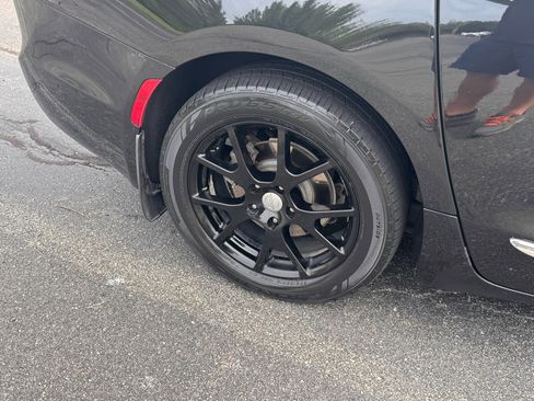 Used 2018 Chrysler Pacifica Limited w/ Advanced Safetytec Group image 36