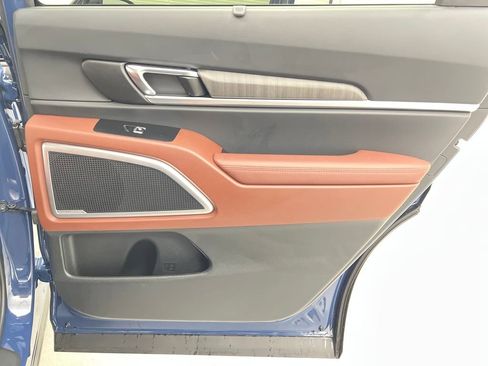 Used 2024 Kia Telluride EX w/ EX Captain's Chair Package image 26