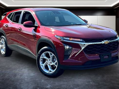 Used 2024 Chevrolet Trax LS w/ LS Convenience Package FWD image 1