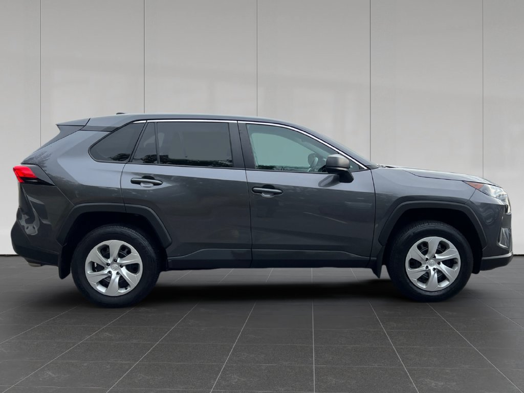 Used 2022 Toyota RAV4 LE AWD/4WD image 6