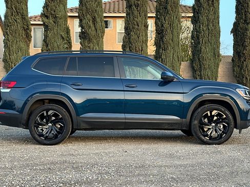 Certified 2022 Volkswagen Atlas SE image 3