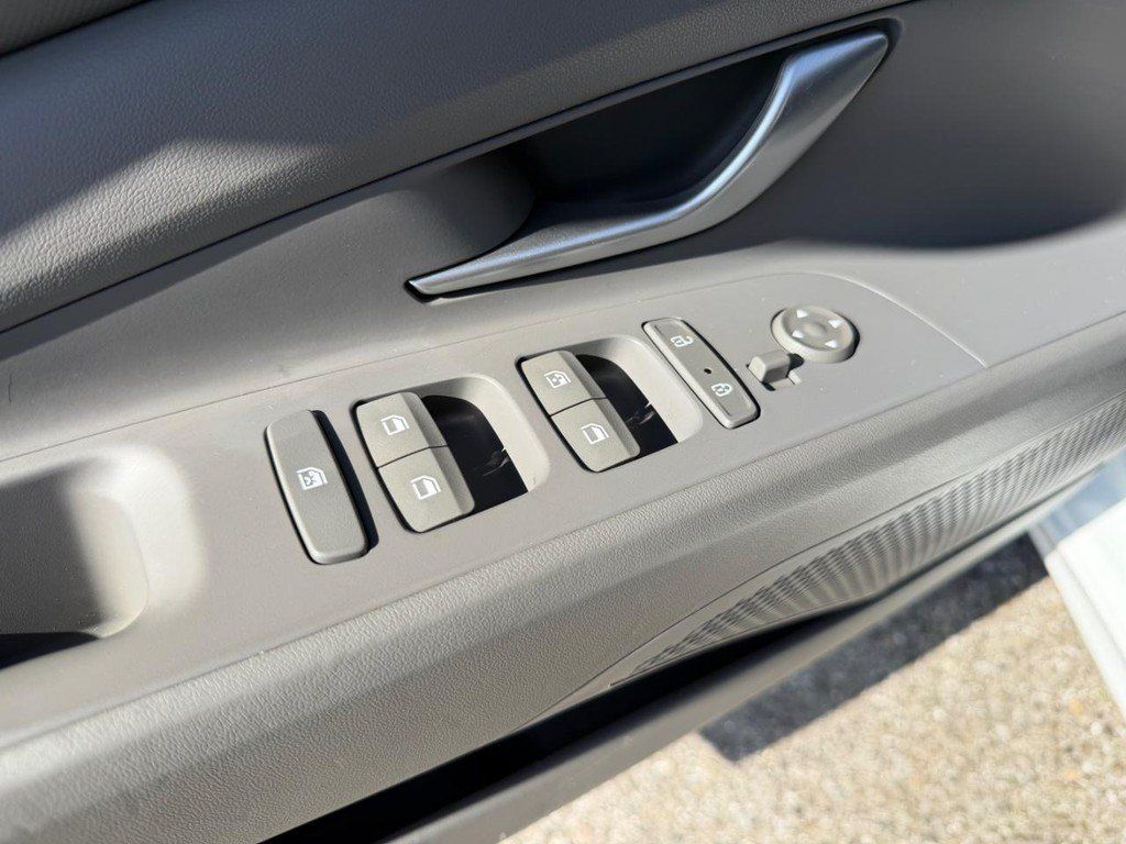 Used 2022 Hyundai Elantra SEL w/ Convenience Package FWD image 31