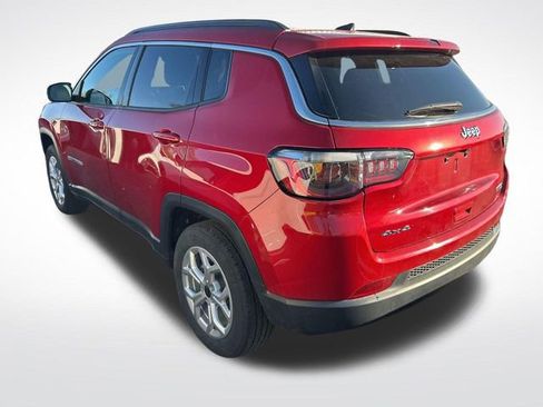 Used 2025 Jeep Compass Latitude image 10