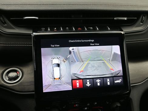 Used 2024 Jeep Grand Cherokee L Limited w/ Luxury Tech Group II image 17