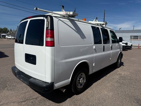 Used 2010 Chevrolet Express 2500 image 9