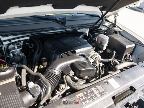 Used 2013 Chevrolet Avalanche LTZ image 48