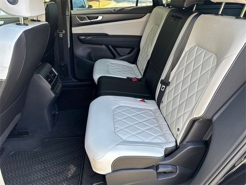 Used 2025 Volkswagen Atlas Cross Sport SEL Premium R-Line image 21
