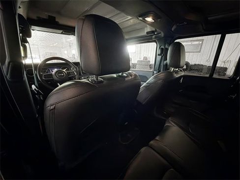 Used 2018 Jeep Wrangler Unlimited Sahara w/ Uconnect 4C Nav & Sound Group image 9