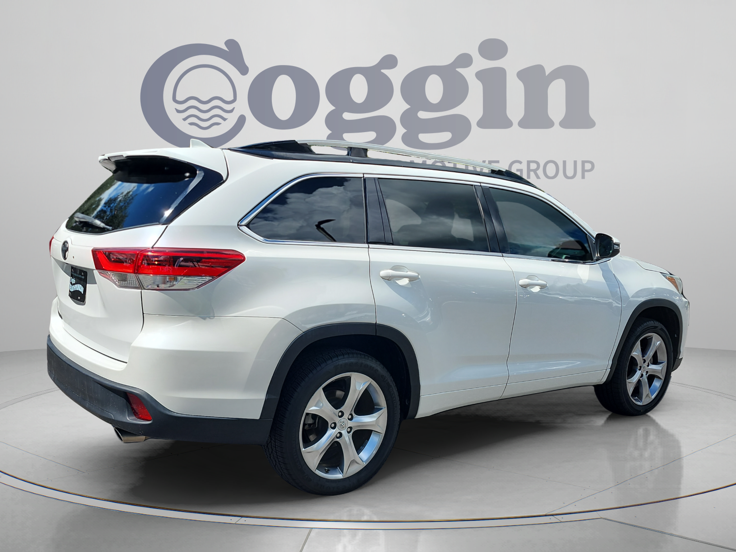 Used 2018 Toyota Highlander Plus FWD image 5