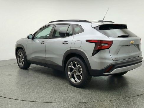 Used 2025 Chevrolet Trax LT image 6