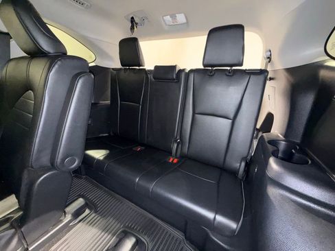 Certified 2024 Toyota Highlander XLE image 24