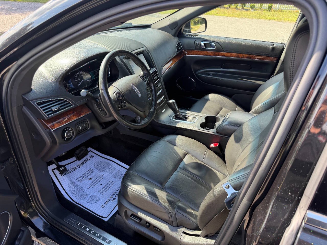 Used 2015 Lincoln MKT AWD image 9