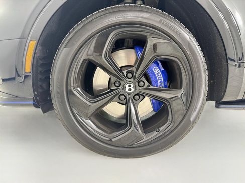 Used 2025 Bentley Bentayga AWD/4WD image 7