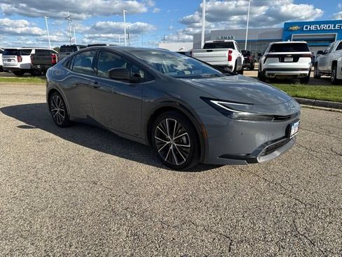 Used 2025 Toyota Prius AWD image 2