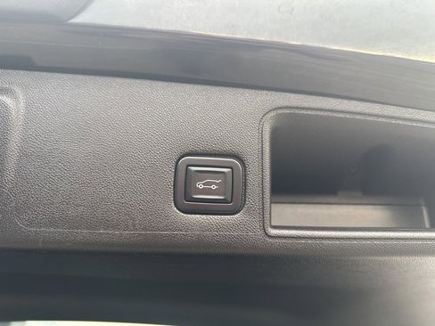 Used 2022 GMC Terrain AT4 image 11