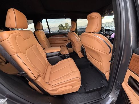 Used 2025 Jeep Grand Cherokee L Summit AWD/4WD image 8