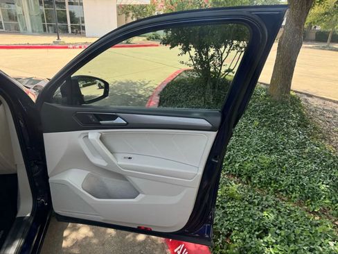 Used 2022 Volkswagen Tiguan SE FWD image 17