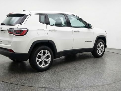 Used 2025 Jeep Compass Latitude image 9