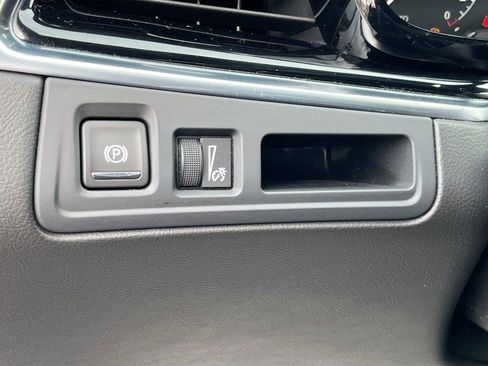 Certified 2024 Cadillac XT6 Luxury w/ LPO, Floor Liner Package AWD/4WD image 17