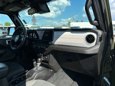 Used 2024 Jeep Wrangler Unlimited Sport AWD/4WD image 19