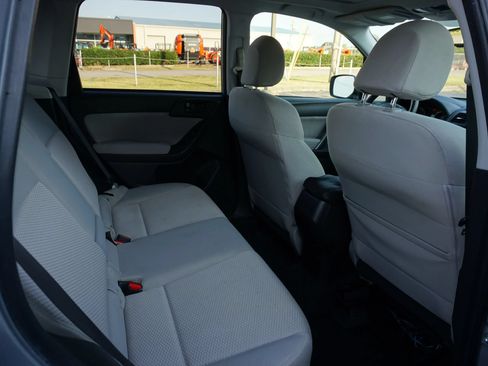 Used 2014 Subaru Forester 2.5i Premium w/ All-Weather Package AWD/4WD image 21