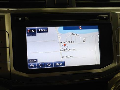 Used 2018 Toyota 4Runner SR5 image 6