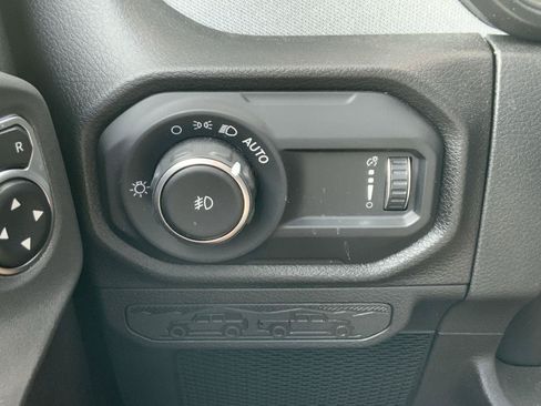 Used 2025 Jeep Wrangler Unlimited Sport AWD/4WD image 29